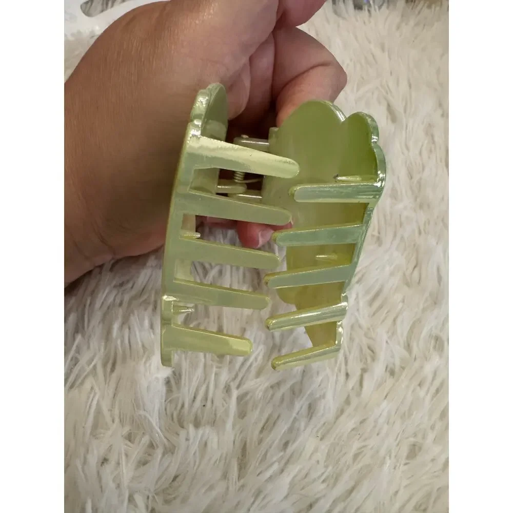 Miffy large iridescent Green bunny hair claw clip gradient effect #kawaii